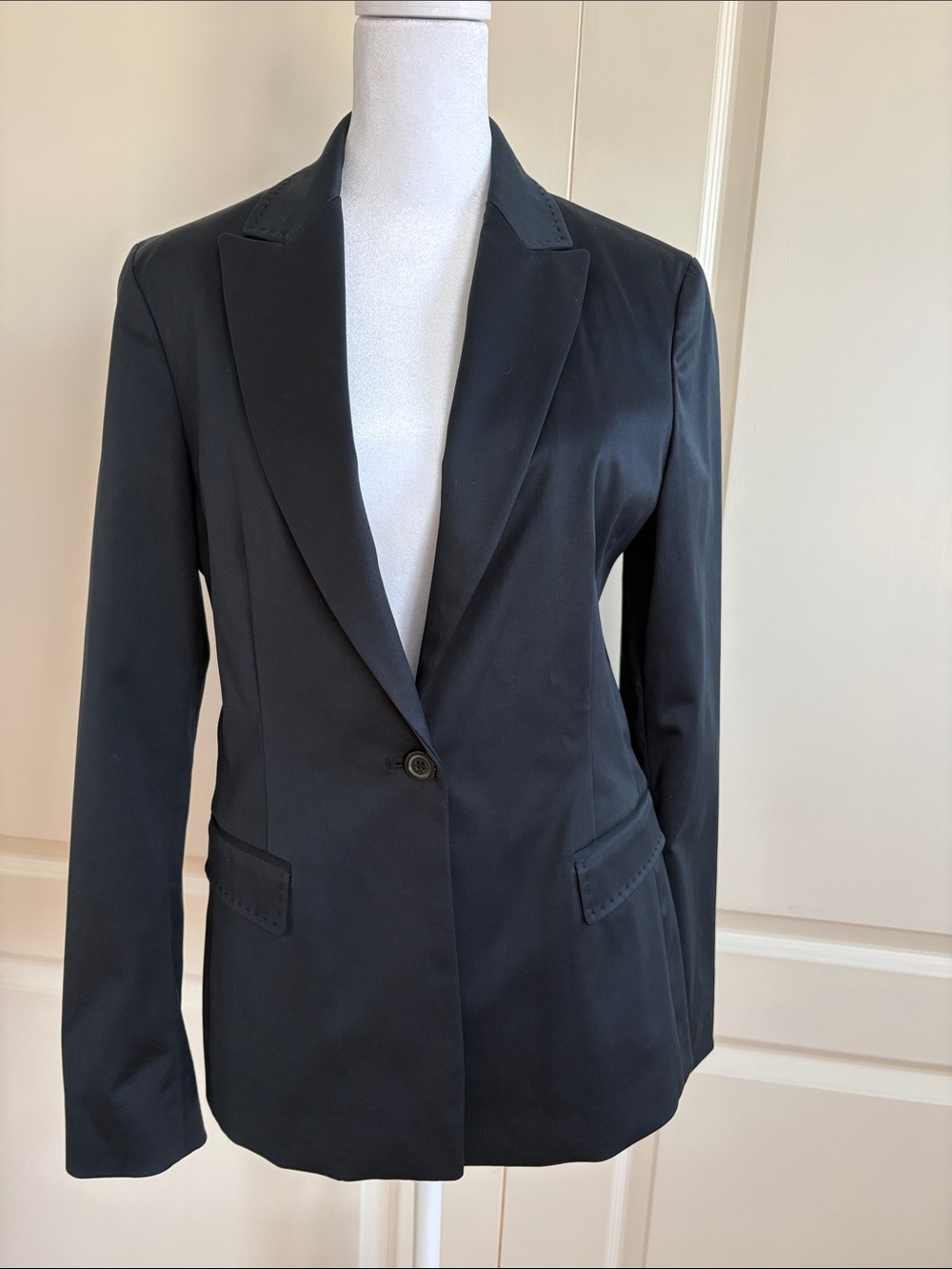 ELI TAHARI THE SYLVIE PEAK-LAPEL SINGLE BUTTON BLAZER SIZE 8 NAVY